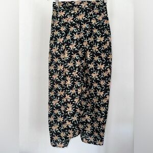 Acacia wrap skirt. Button. Black print. Small